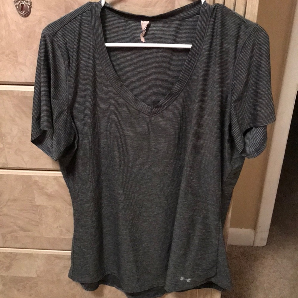Women’s Under Armour VNeck Tee